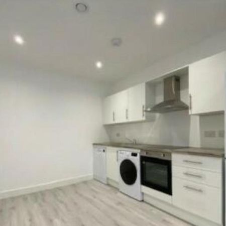 A Beautifully Furnished Master Bedroom In A Shared Apartment Aylesbury  Kültér fotó
