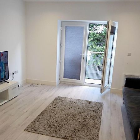 A Beautifully Furnished Master Bedroom In A Shared Apartment Aylesbury  Kültér fotó