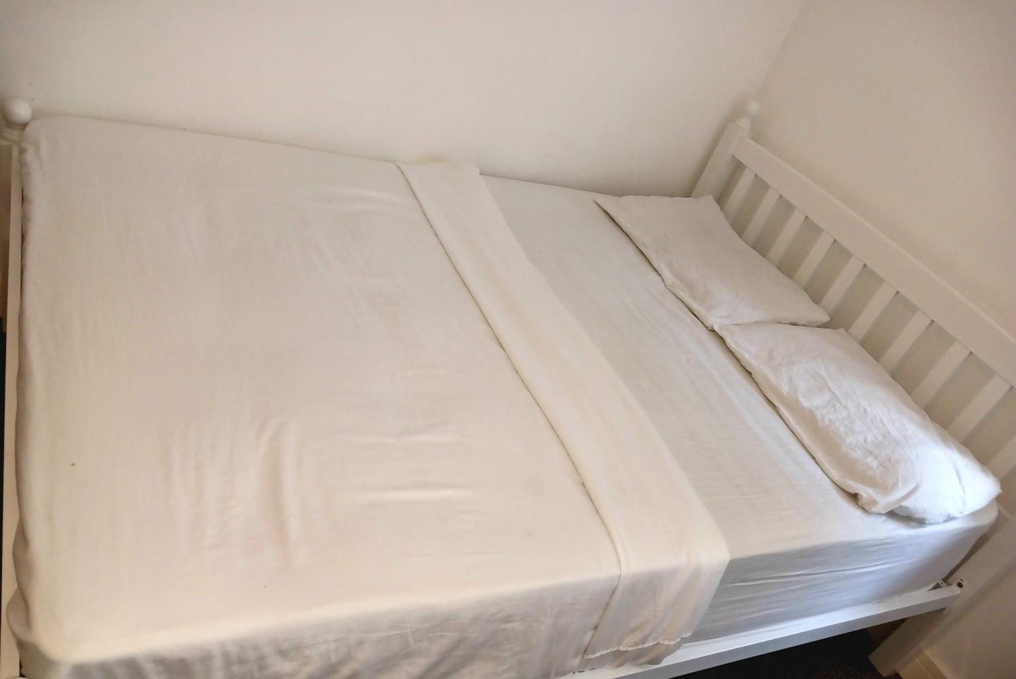 A Beautifully Furnished Master Bedroom In A Shared Apartment Aylesbury  Kültér fotó